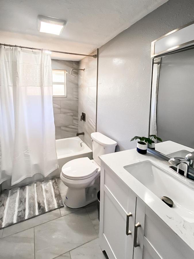 Sarasota Modern, Spacious, Comfy, Queen Beds, Backyard Rental Εξωτερικό φωτογραφία